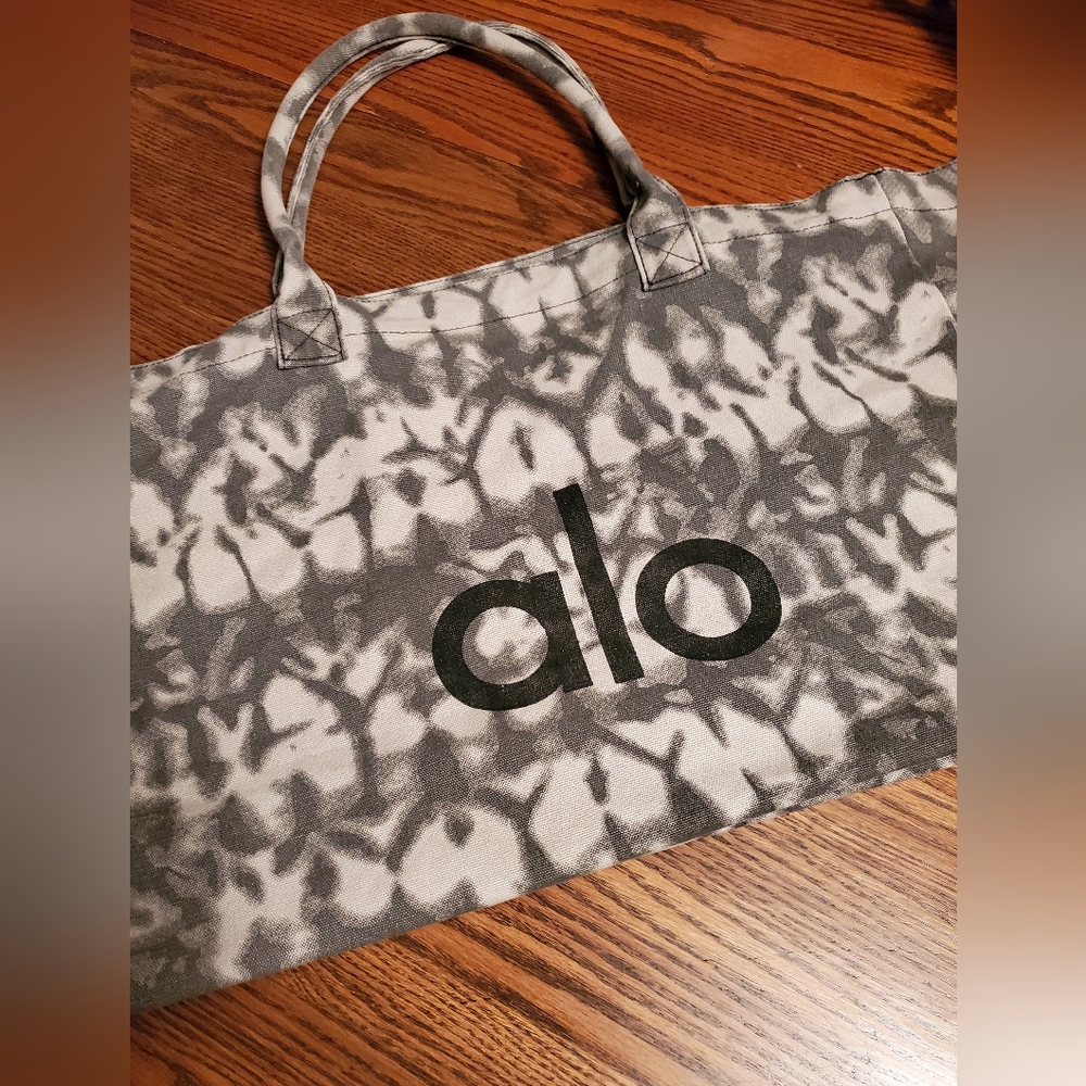 Alo Yoga bag